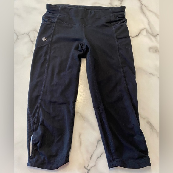 Athleta be free, knicker, crop leggings, Capri style leggings workout pants - Picture 2 of 16